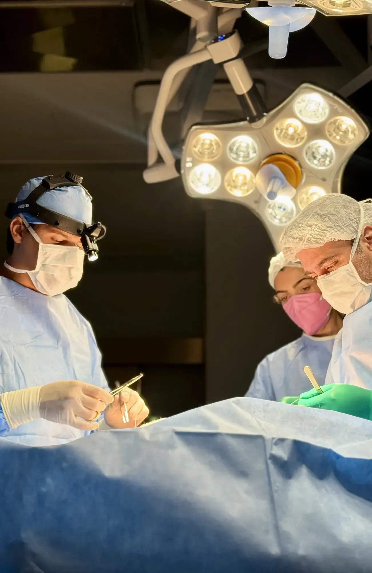 Equipe cirúrgica em mamoplastia